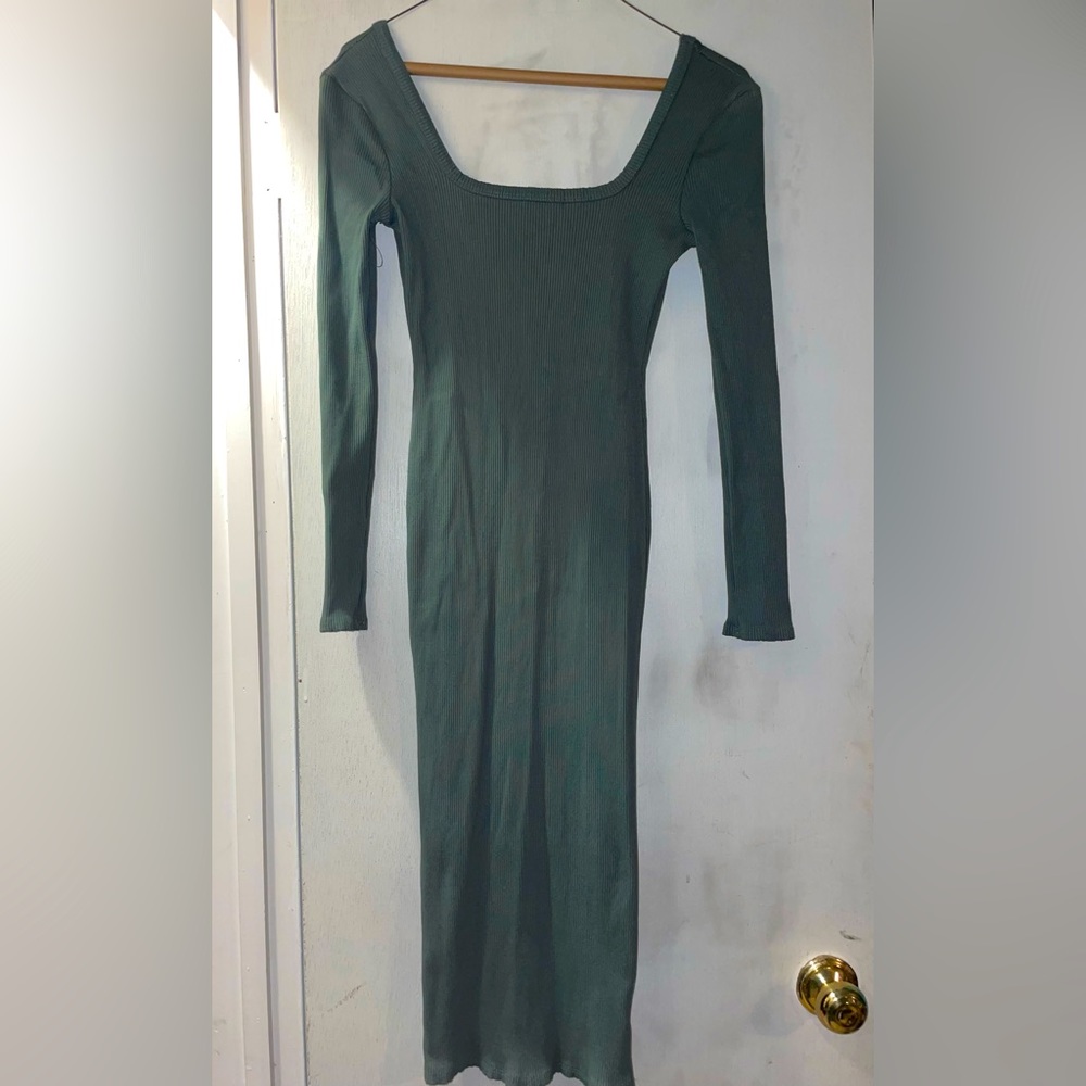Long sleeve green midi dress